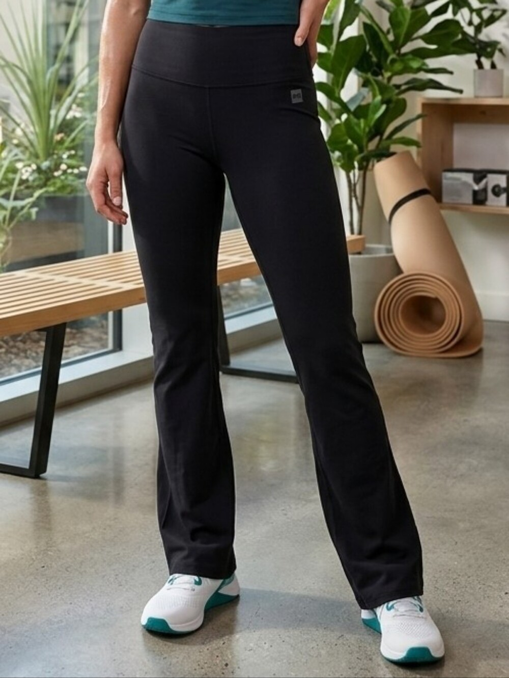 MEC (Mountain Equipment Company)  Flared Yoga Leggings / Active Pants Small🍁